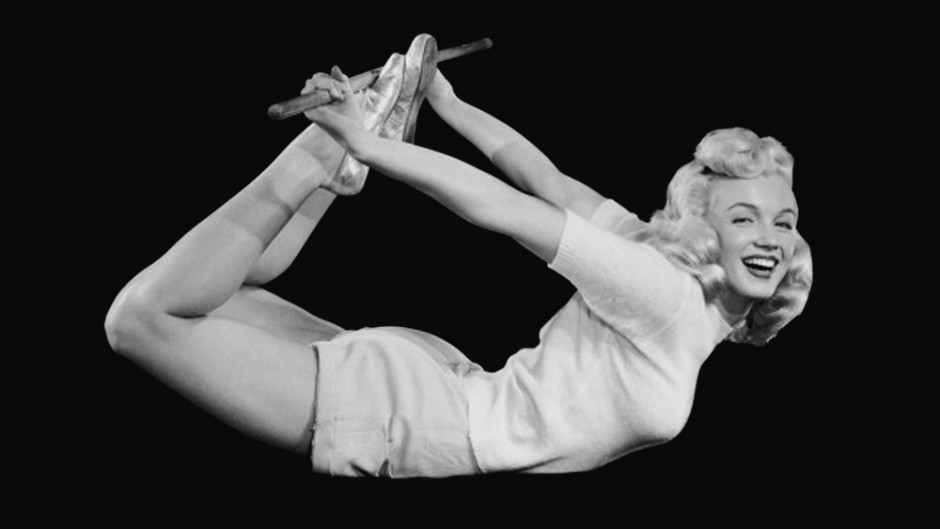 6-Vintage-Yoga-Photo-Marilyn-Monroe-circa-1940s